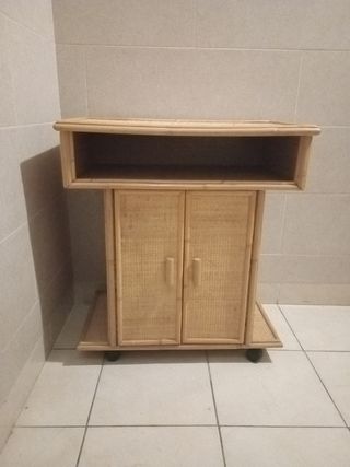 Mueble auxiliar mimbre