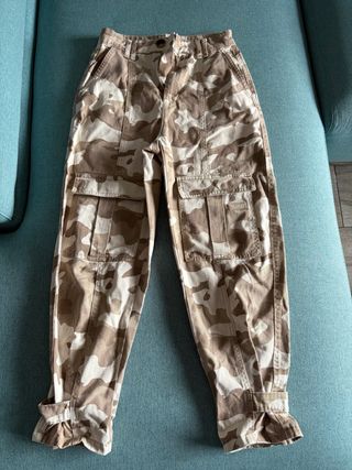 Pantalones militares talla 34 Bershka
