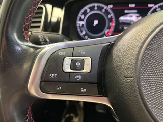 Volkswagen Golf GTI DSG