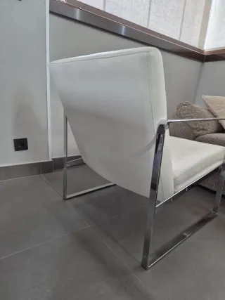 BUTACA POLIPIEL CON ESTRUCTURA