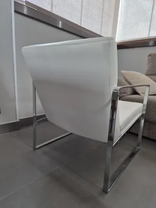 BUTACA POLIPIEL CON ESTRUCTURA