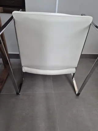 BUTACA POLIPIEL CON ESTRUCTURA