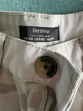 Pantalones militares grises talla 34 Bershka