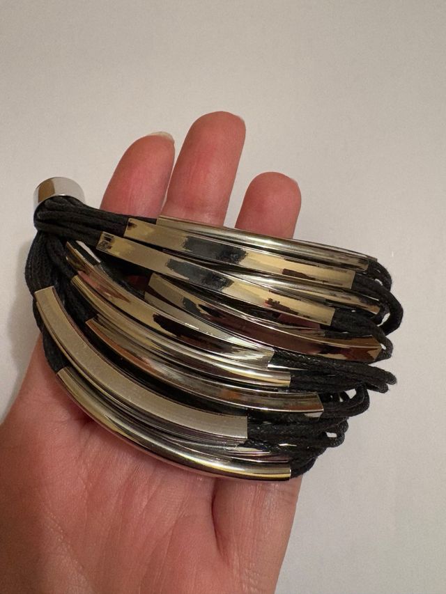 Bracciale argentato e nero