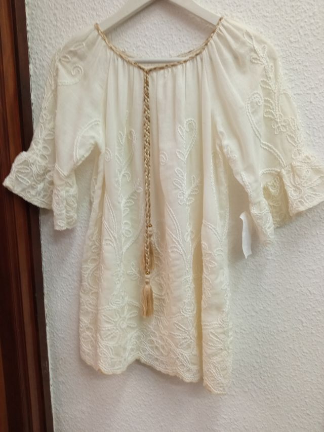 Blusa combinada bordada