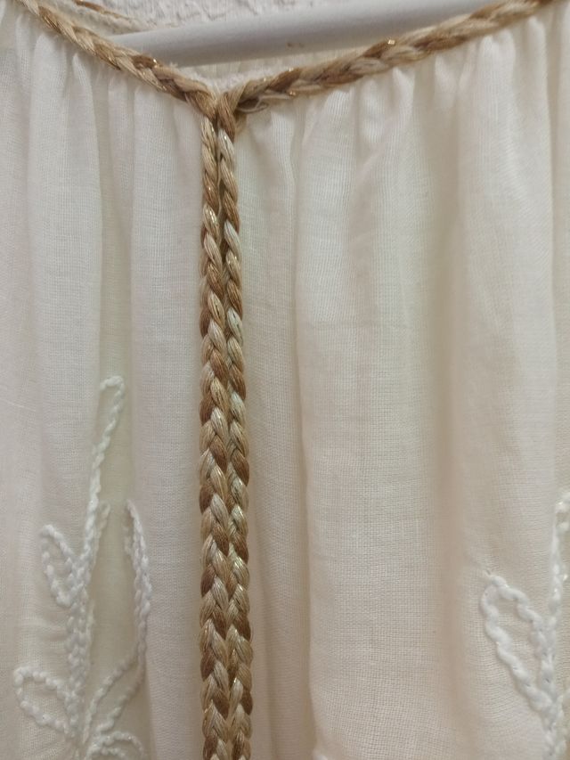 Blusa combinada bordada