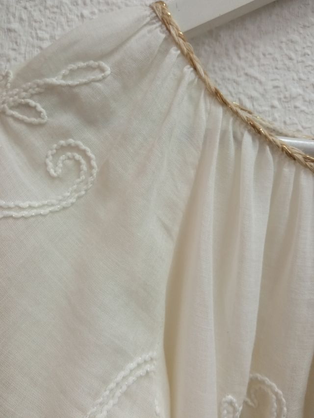 Blusa combinada bordada