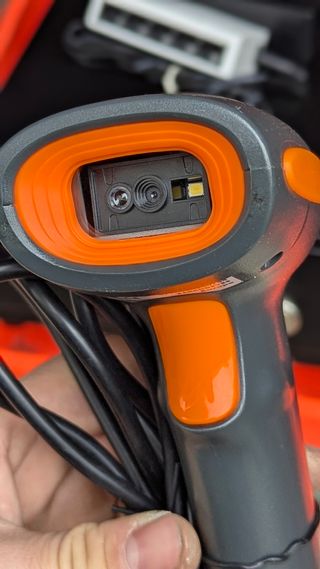 1 Cassetto contanti e 2 Lettore di Codici a barre