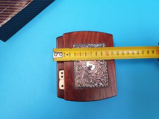 Cofanetto in legno con carte da gioco poker dadi