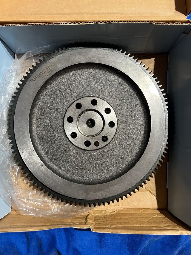 Volante motor Blue Print ADG03501.