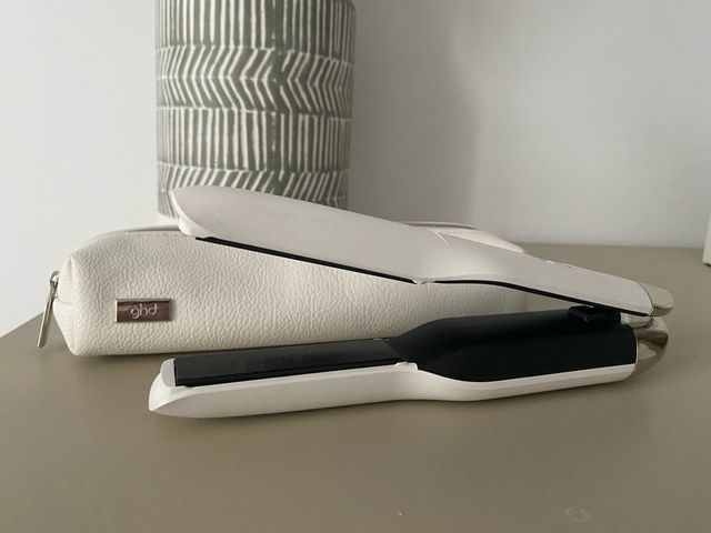 Plancha de pelo GHD Unplugged blanca