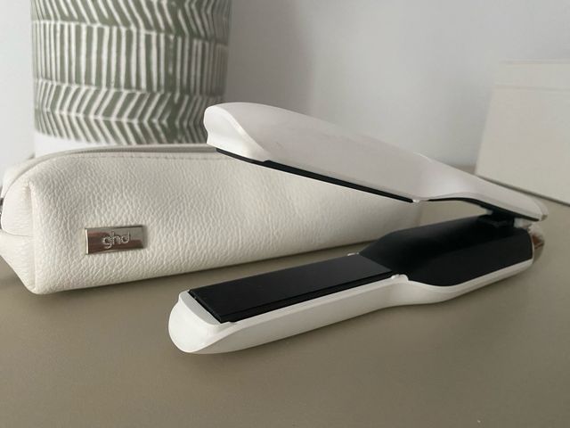 Plancha de pelo GHD Unplugged blanca