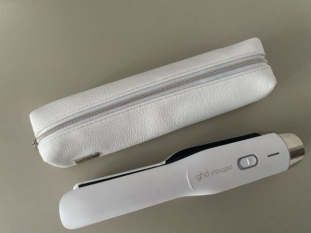 Plancha de pelo GHD Unplugged blanca