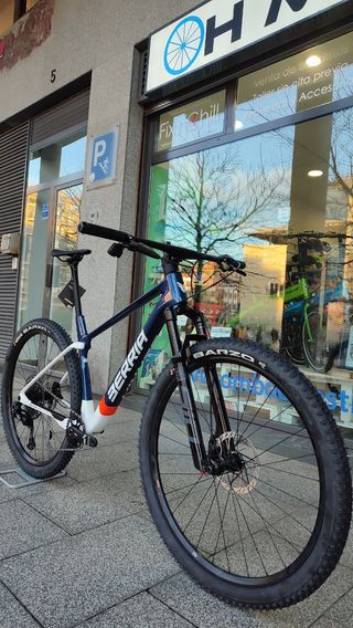 BERRIA BRAVO PRO X1 AXS 2025