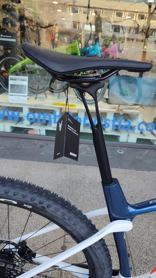 BERRIA BRAVO PRO X1 AXS 2025