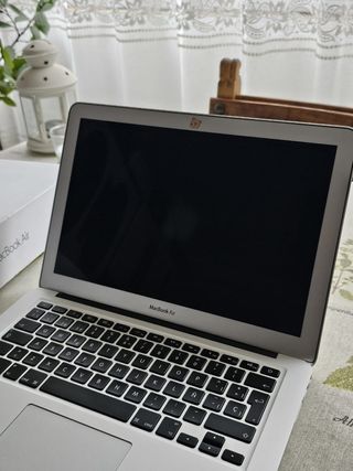 MacBook Air 2017 ,i5