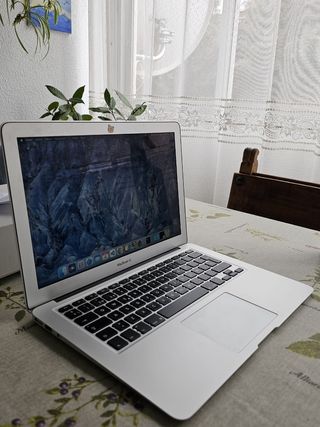 MacBook Air 2017 ,i5