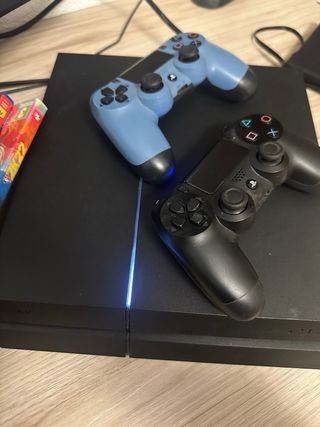 Play 4 y 2 mandos y 10 juegos