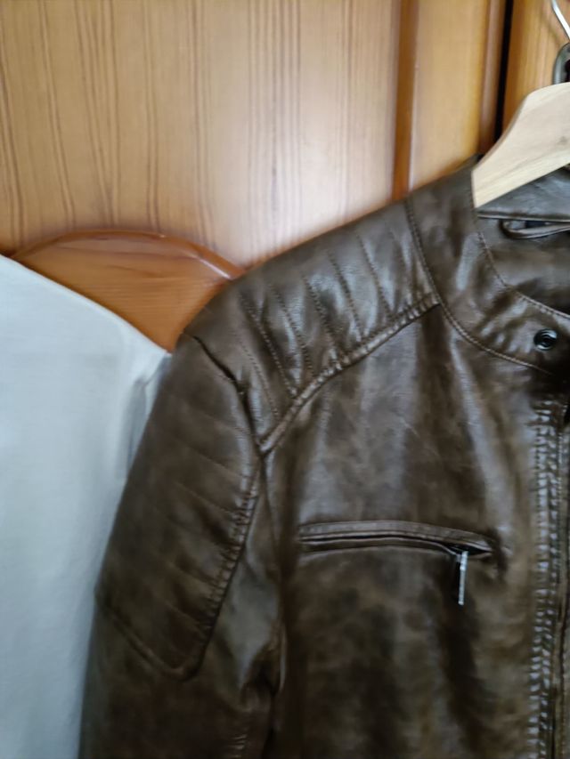 Cazadora símil piel