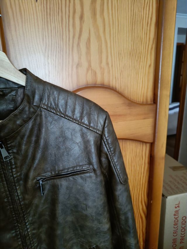 Cazadora símil piel