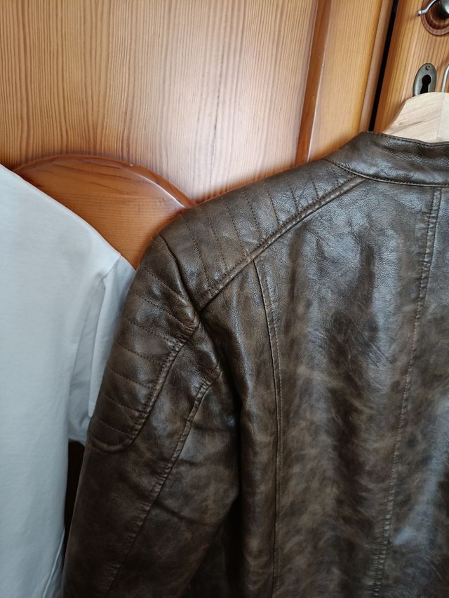 Cazadora símil piel