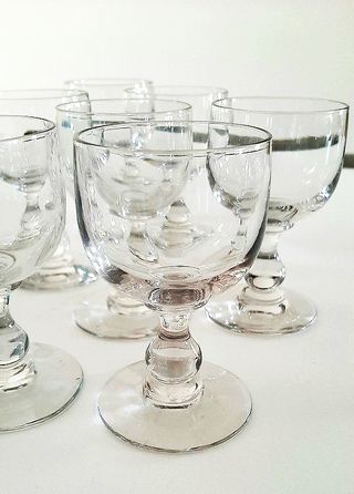 Bicchieri calice in vetro soffiato grigio vintage