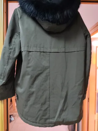 Anorak mujer. Talla L. Mango.