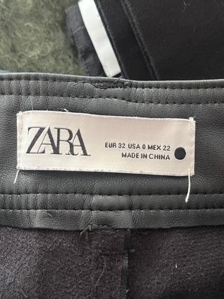 Zara Pantalón polipiel
