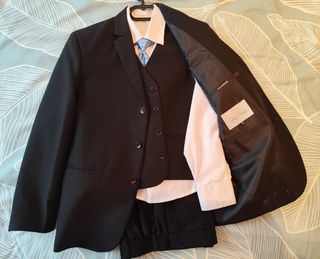 Traje negro comunión niño