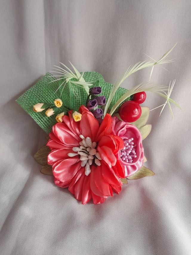 Tocado floral y coleteros niña