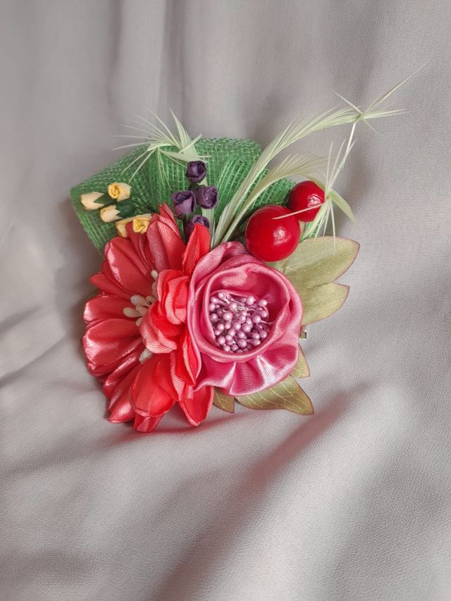 Tocado floral y coleteros niña