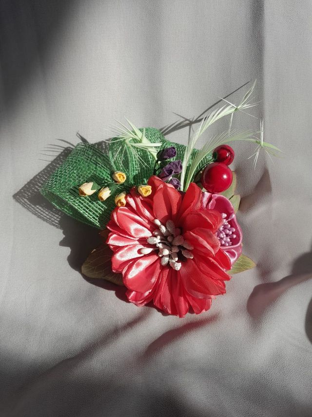 Tocado floral y coleteros niña