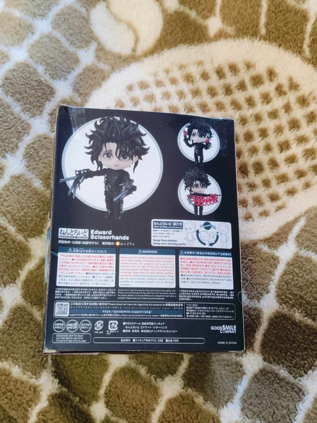 eduardo manos tijeras tim burton disney figura