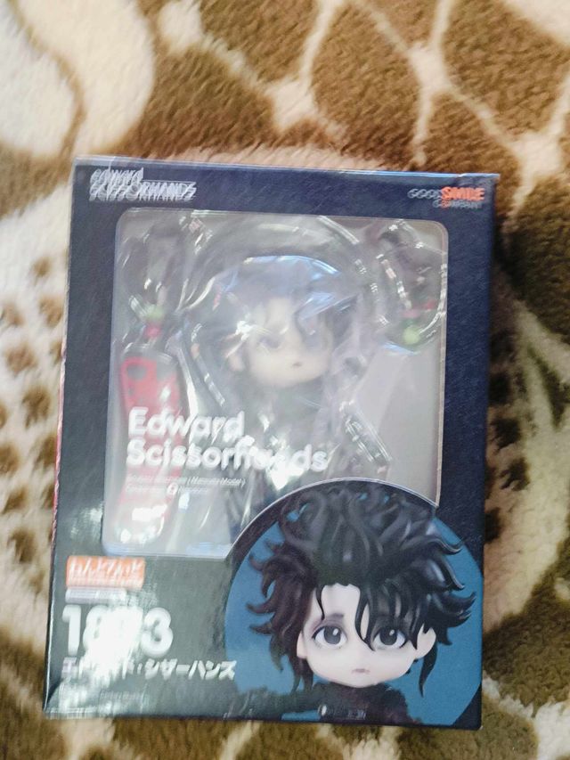 eduardo manos tijeras tim burton disney figura