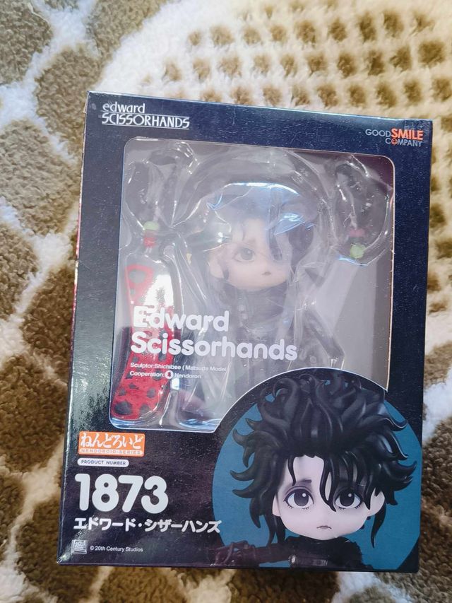 eduardo manos tijeras tim burton disney figura