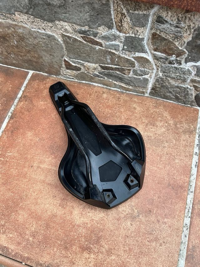 Sillín CUBE Nuance 142 mm