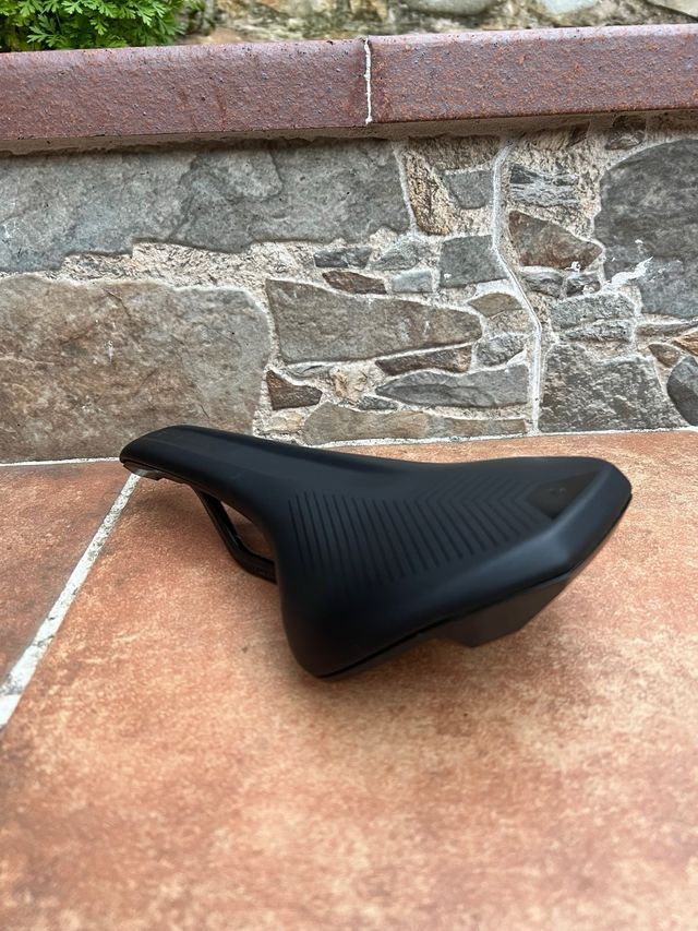 Sillín CUBE Nuance 142 mm