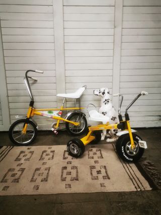 Bicicleta y triciclo antiguo