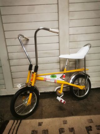 Bicicleta y triciclo antiguo