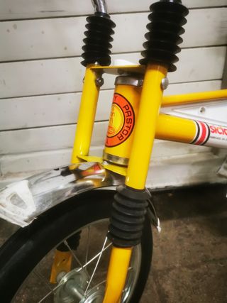 Bicicleta y triciclo antiguo