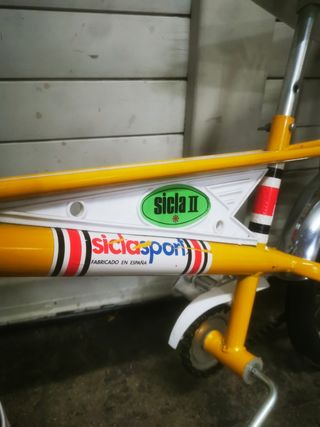 Bicicleta y triciclo antiguo