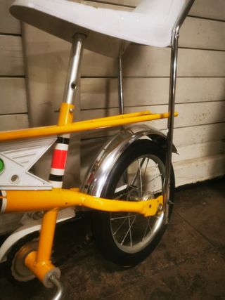 Bicicleta y triciclo antiguo