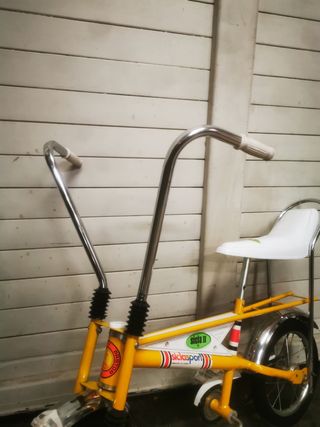 Bicicleta y triciclo antiguo