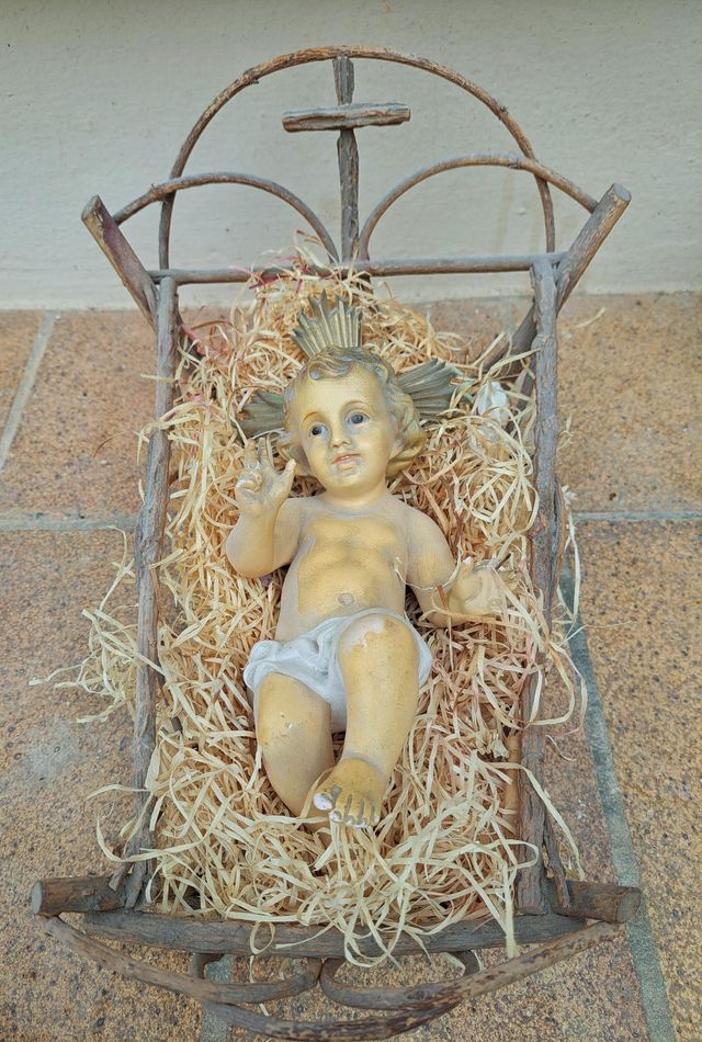 Niño Jesús en pesebre