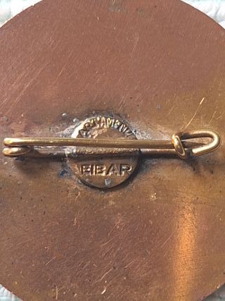 Antigua insignia, del Servicio Social de Falanje