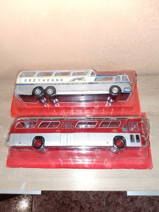 Lote de dos autobuses americanos 1:43