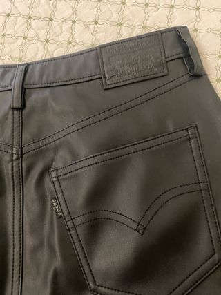 Falda Levis de piel sintética