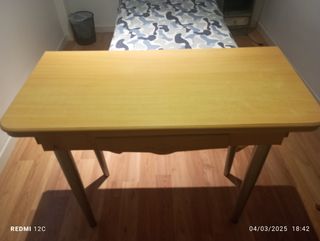 Mesa de cocina plegable y extensible 