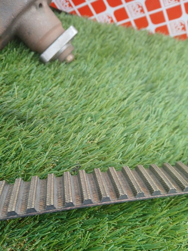 Bomba y correa ford transit 1997