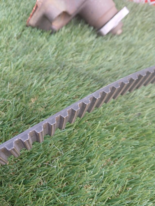 Bomba y correa ford transit 1997